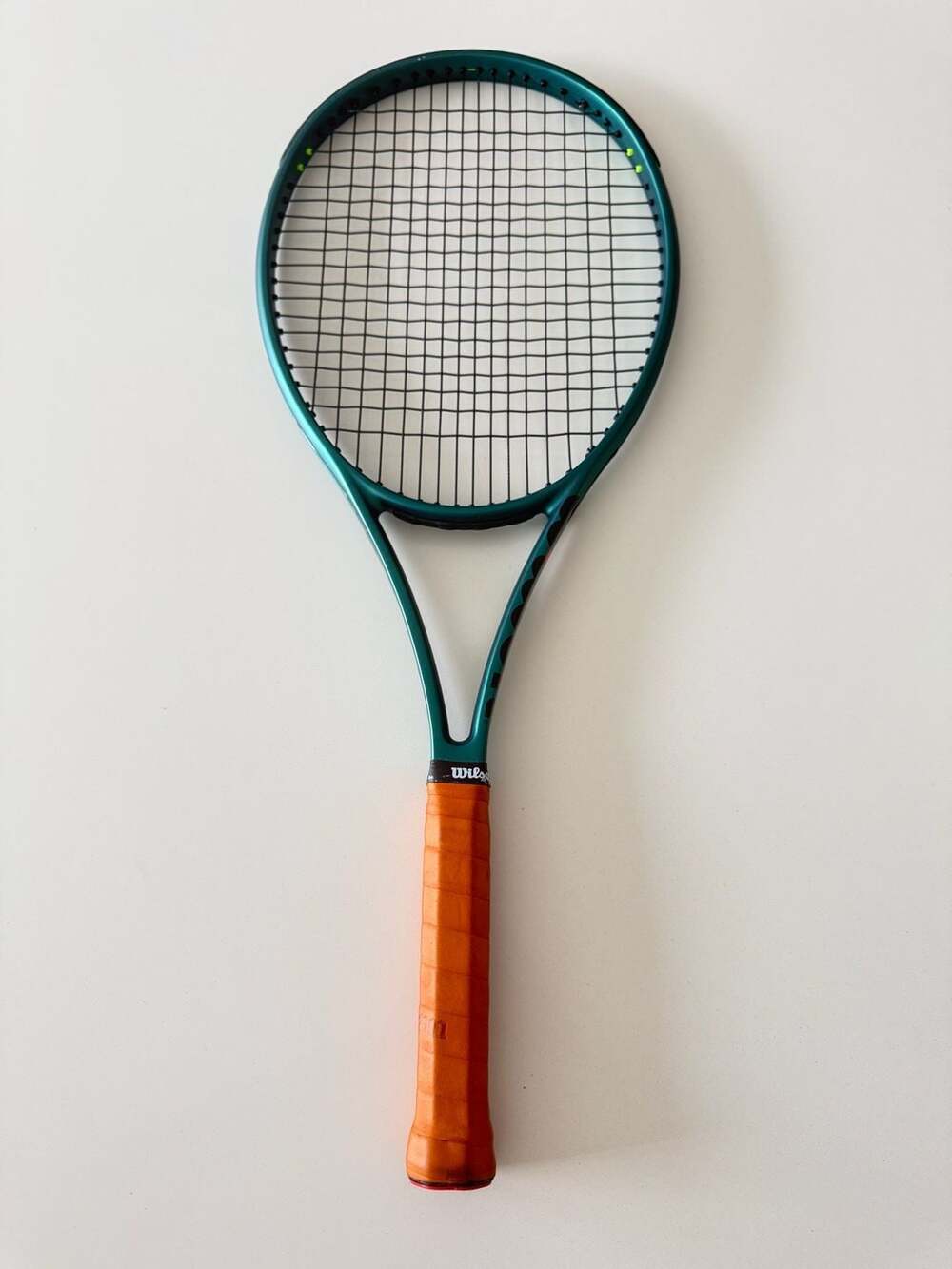 Wilson Blade 98 V9 16x19 Tennis Racquet 4 3/8 Grip